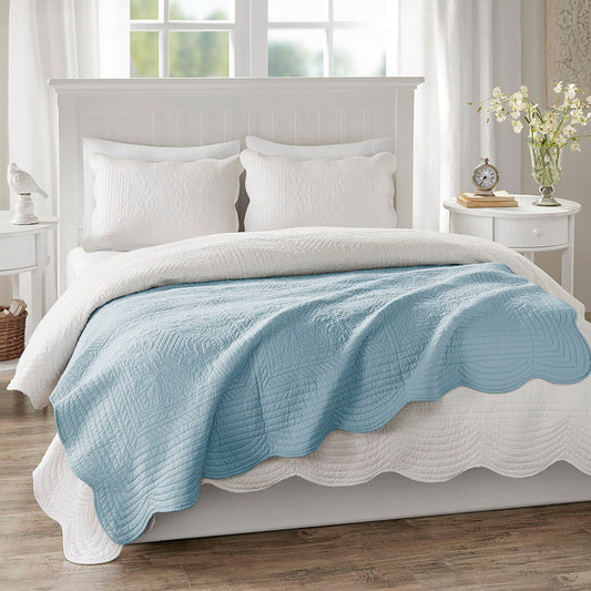Tuscany - Oversized Quilted Throw With Scalloped Edges - Blue