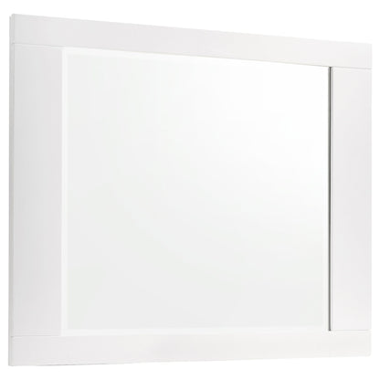 August - 6 Piece Queen Panel Bedroom Set With LED Lighting - White